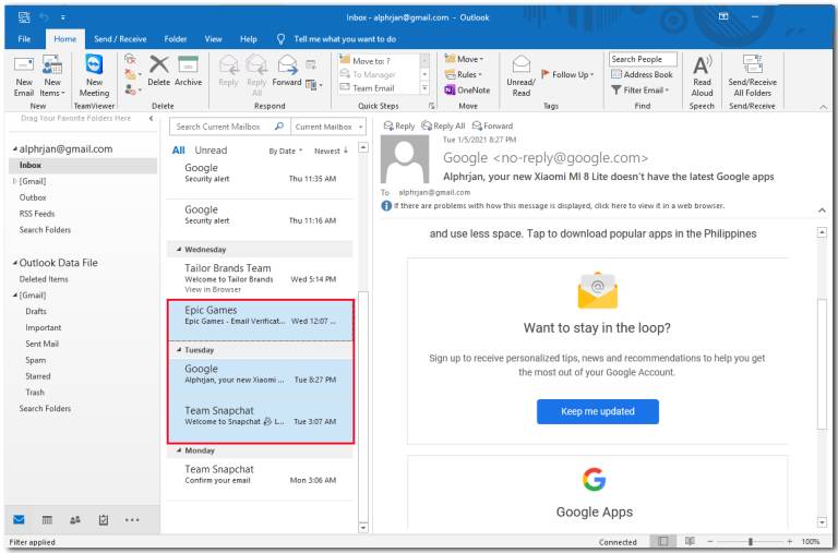 Giữ phím Ctrl và sau đó nhấn vào từng email