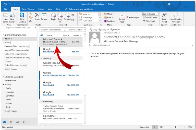 Mở email bạn muốn lưu trong Outlook.